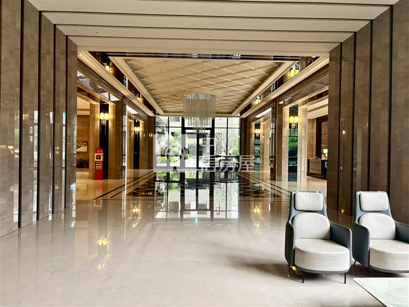 君大院 頂樓帝王戶連號雙平車房屋室內格局與周邊環境