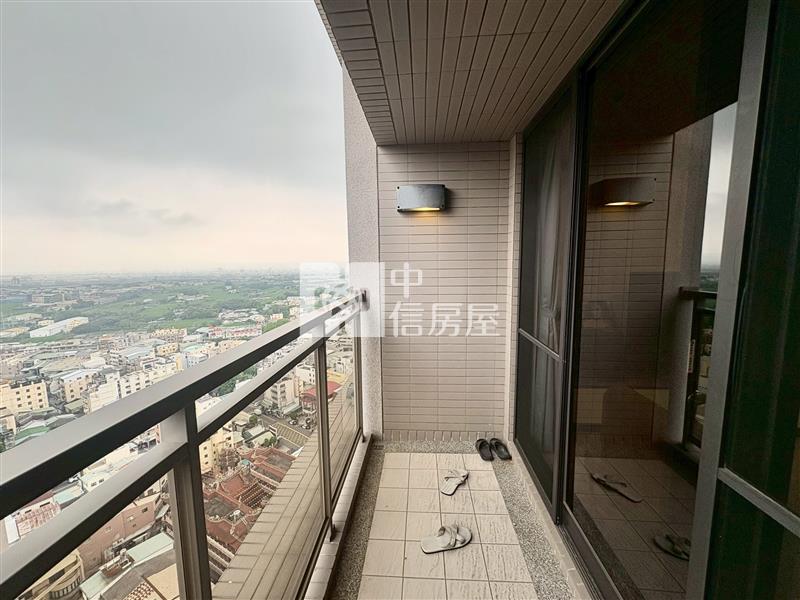 君大院 頂樓帝王戶連號雙平車房屋室內格局與周邊環境