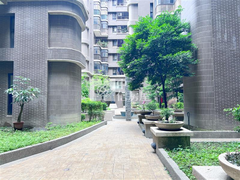 班芙春泉2房平車房屋室內格局與周邊環境