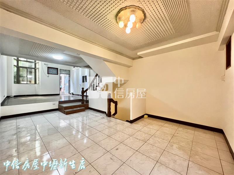 桃園省道.龍安商圈雙車美墅(事故屋)房屋室內格局與周邊環境