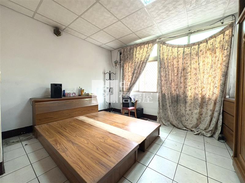 長安路大鵬公園透天房屋室內格局與周邊環境