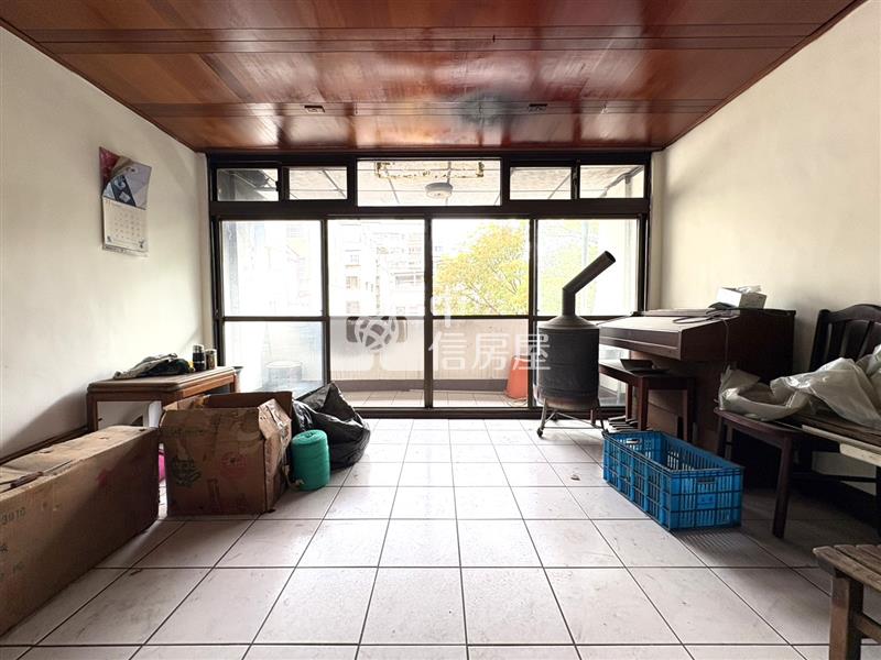 長安路大鵬公園透天房屋室內格局與周邊環境