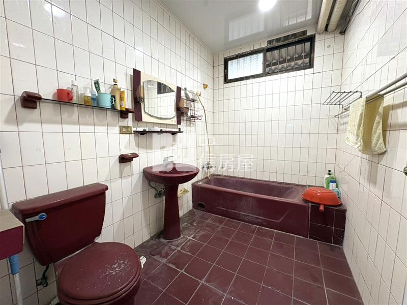 長安路大鵬公園透天房屋室內格局與周邊環境