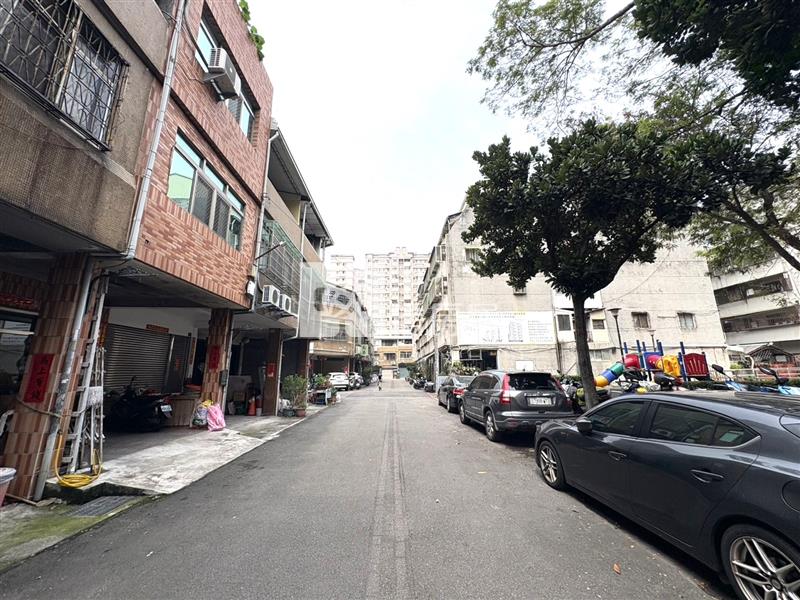 長安路大鵬公園透天房屋室內格局與周邊環境