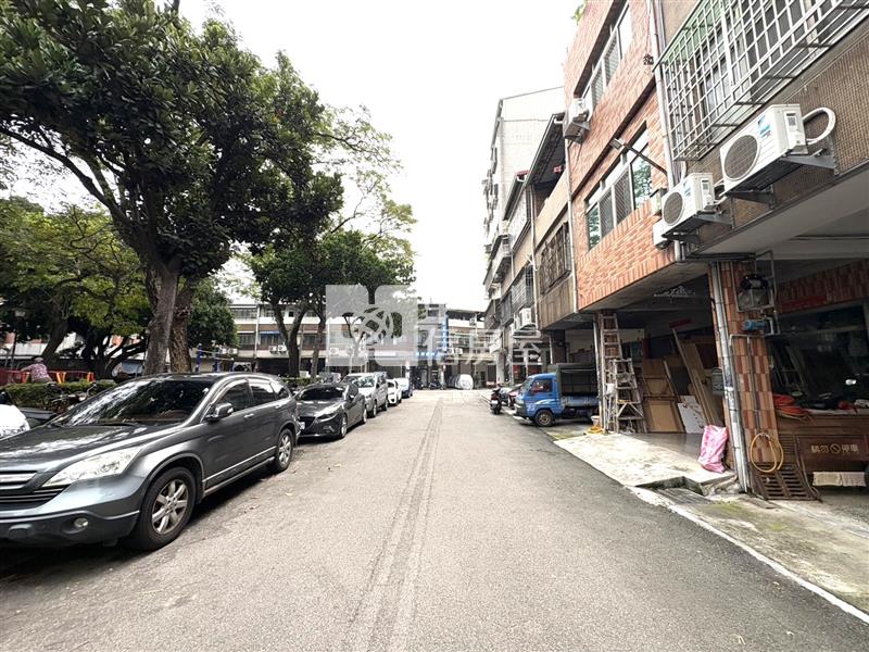 長安路大鵬公園透天房屋室內格局與周邊環境