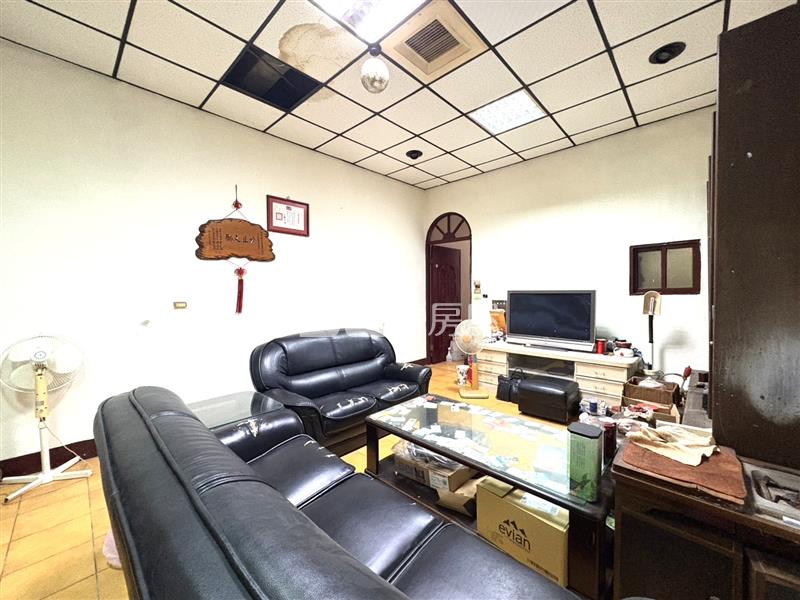 長安路大鵬公園透天房屋室內格局與周邊環境