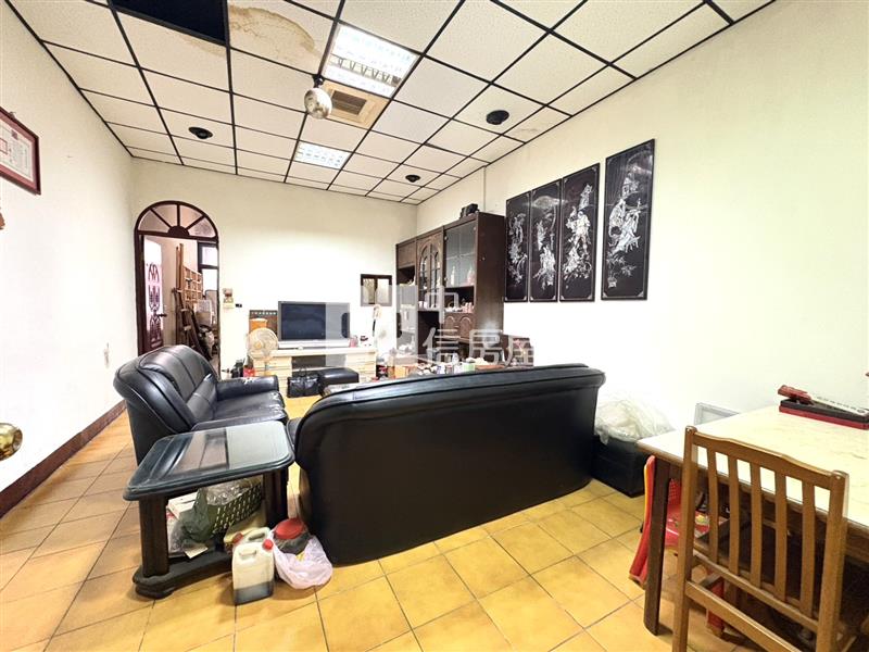 長安路大鵬公園透天房屋室內格局與周邊環境