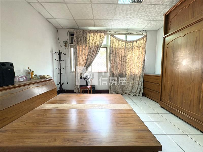 長安路大鵬公園透天房屋室內格局與周邊環境