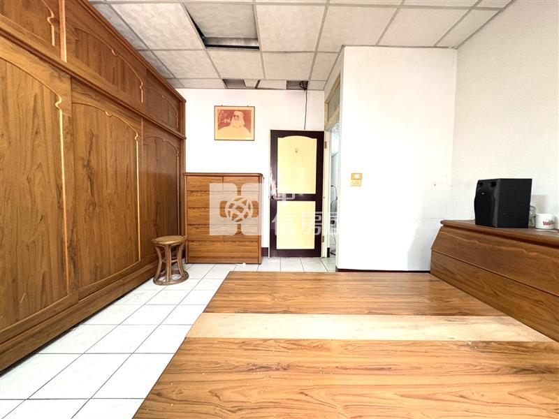 長安路大鵬公園透天房屋室內格局與周邊環境