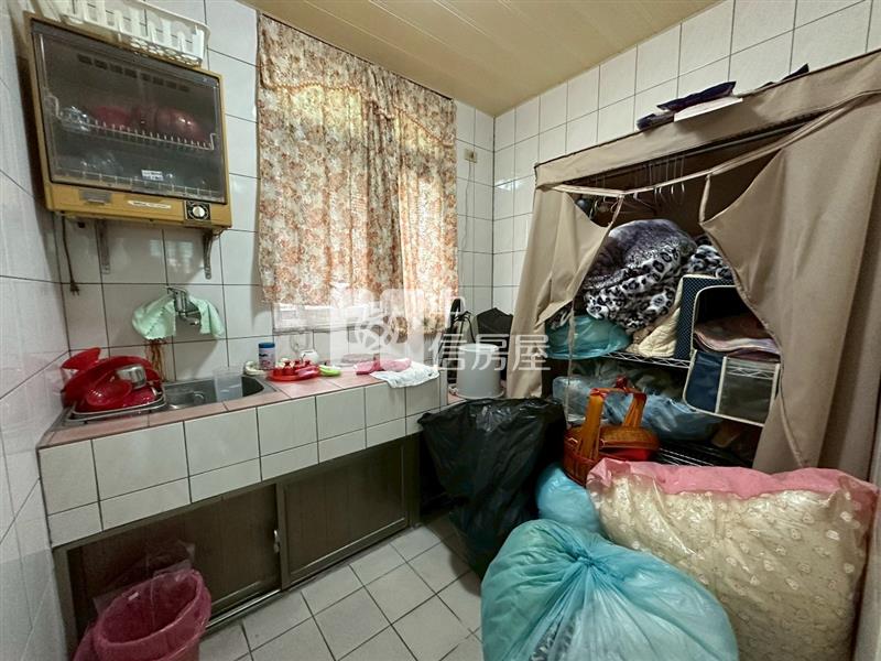 【冠軍商仲】市區鄰路旁獨棟透天房屋室內格局與周邊環境