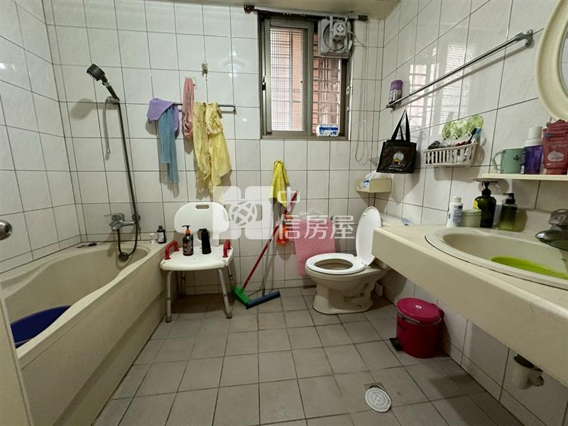 【冠軍商仲】市區鄰路旁獨棟透天房屋室內格局與周邊環境