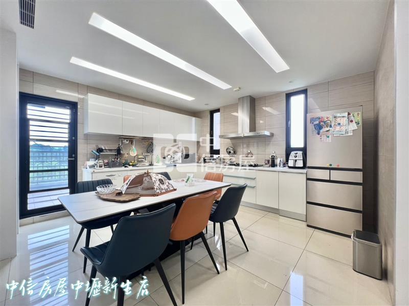 中壢A20百坪裝潢電梯別墅房屋室內格局與周邊環境