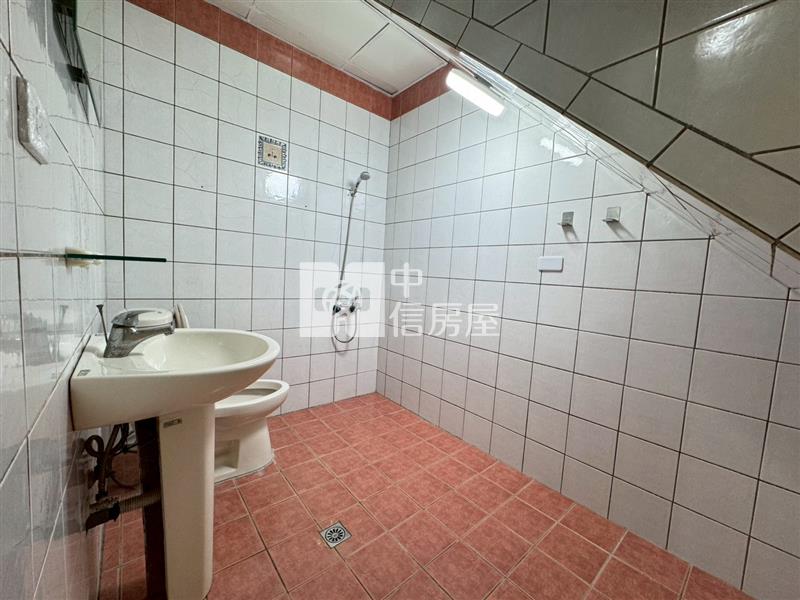 民生社區透天房屋室內格局與周邊環境