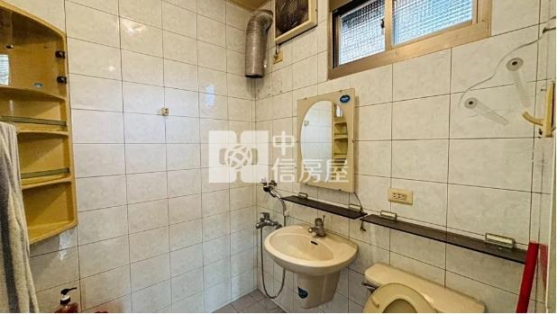 ●中正路透天店面房屋室內格局與周邊環境