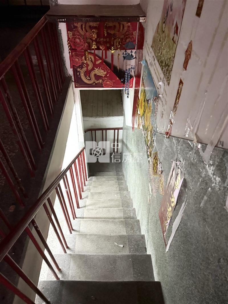 鹽埕駁二特區商四透天店面房屋室內格局與周邊環境