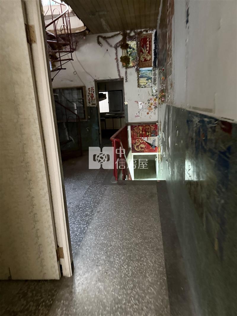 鹽埕駁二特區商四透天店面房屋室內格局與周邊環境