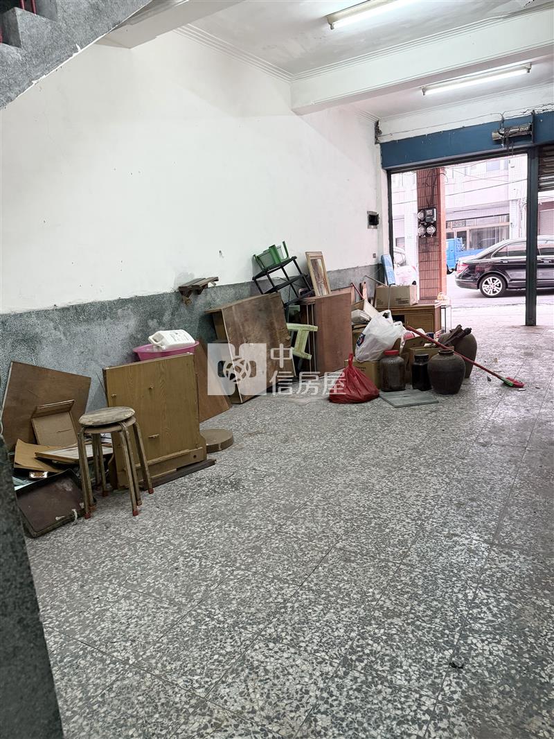 鹽埕駁二特區商四透天店面房屋室內格局與周邊環境