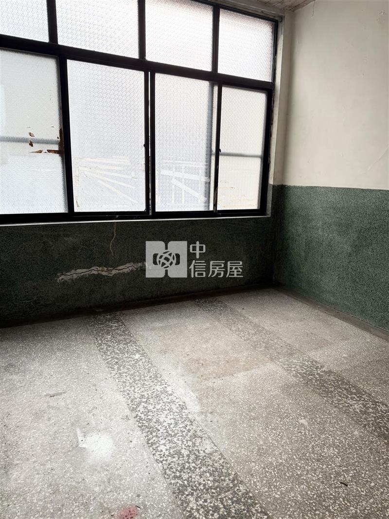 鹽埕駁二特區商四透天店面房屋室內格局與周邊環境