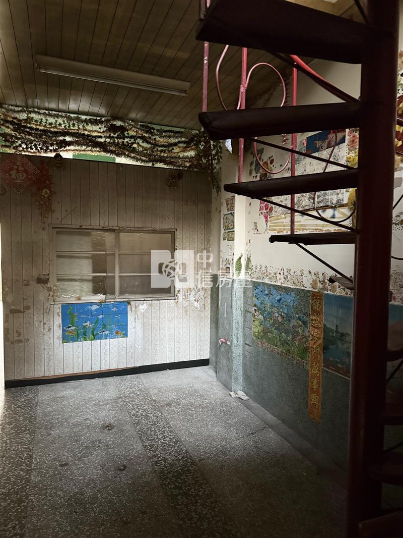 鹽埕駁二特區商四透天店面房屋室內格局與周邊環境