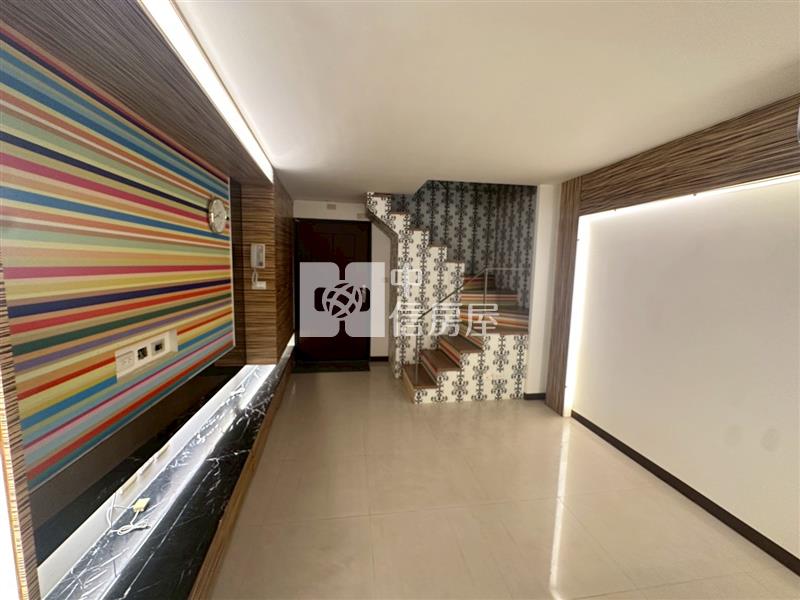 ▲東方帝景摩登樓中樓房屋室內格局與周邊環境