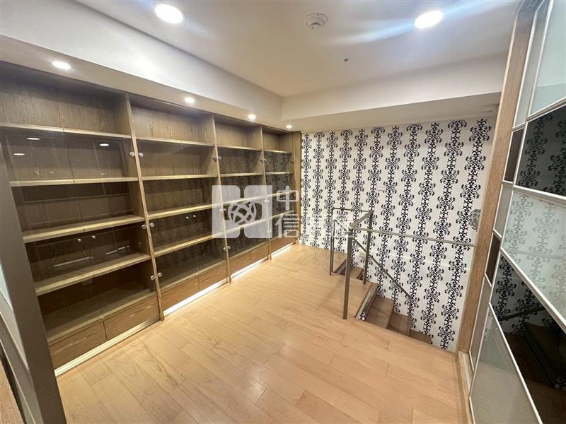 ▲東方帝景摩登樓中樓房屋室內格局與周邊環境