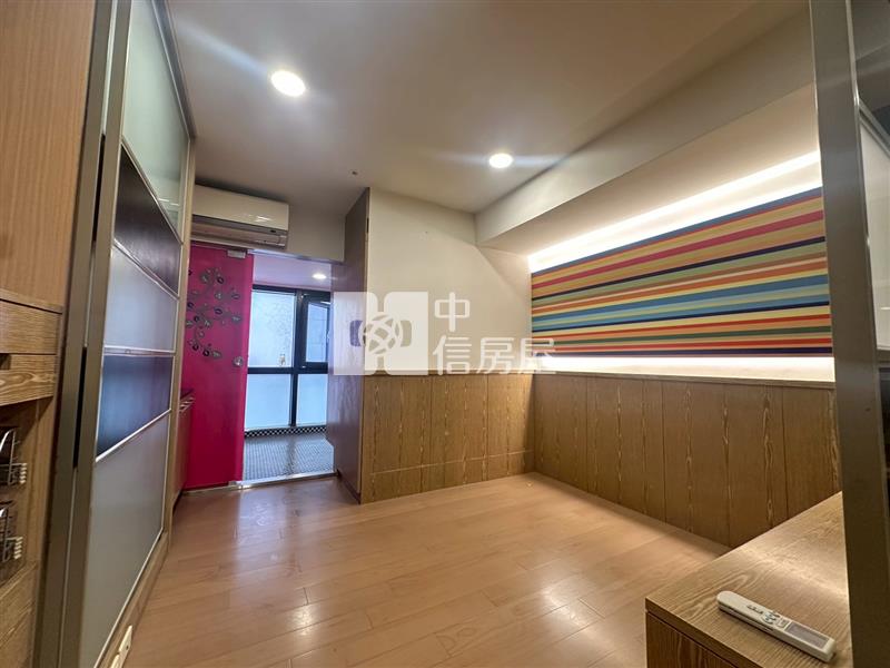 ▲東方帝景摩登樓中樓房屋室內格局與周邊環境