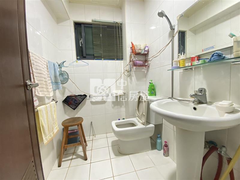 樹孝商圈震後前院停車美別墅房屋室內格局與周邊環境