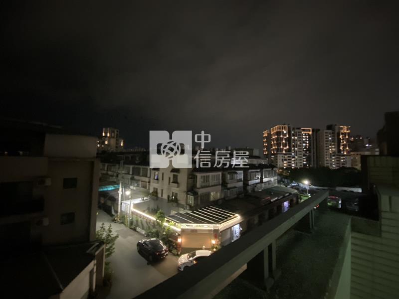 樹孝商圈震後前院停車美別墅房屋室內格局與周邊環境