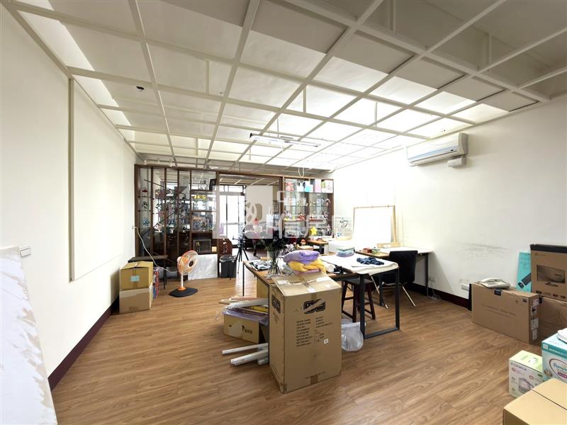 南屯文昌街/大地坪130坪/住二角店房屋室內格局與周邊環境