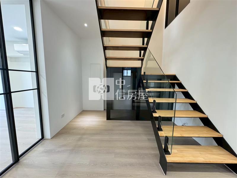 大雅挑高6米樓中樓5房平車房屋室內格局與周邊環境