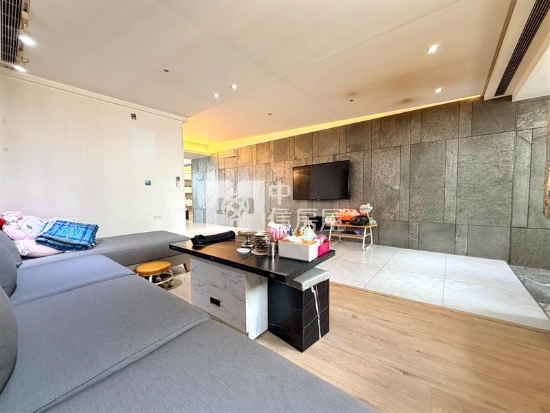 興大健康公園龍邦雙併豪宅附雙平車房屋室內格局與周邊環境