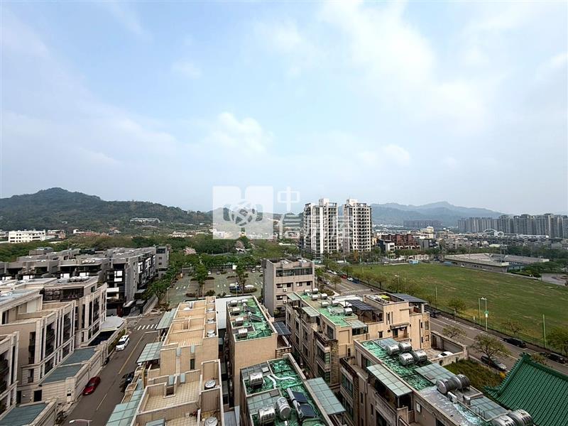 四月泊樂2房平車誠意出售房屋室內格局與周邊環境