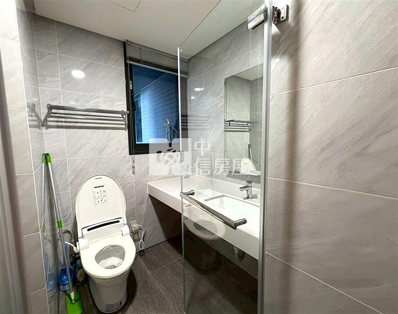 四月泊樂2房平車誠意出售房屋室內格局與周邊環境