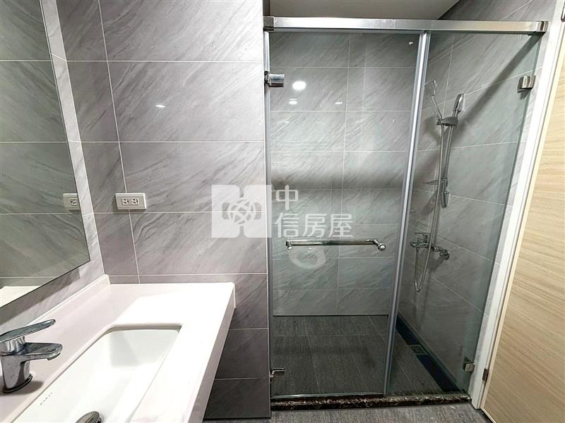 四月泊樂2房平車誠意出售房屋室內格局與周邊環境