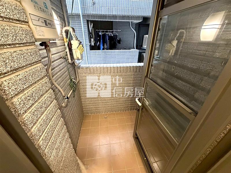 四月泊樂2房平車誠意出售房屋室內格局與周邊環境