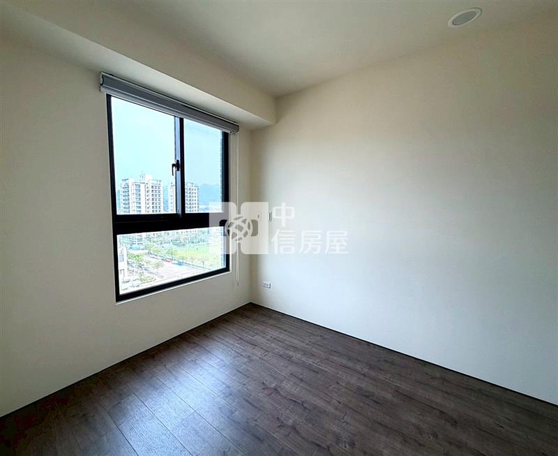 四月泊樂2房平車誠意出售房屋室內格局與周邊環境