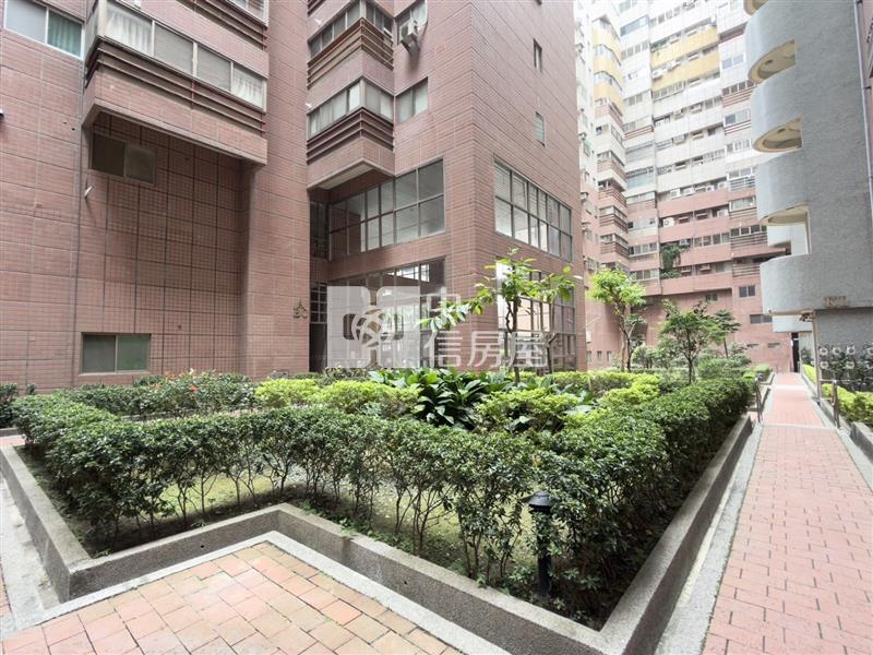 俊國福岡美4房房屋室內格局與周邊環境