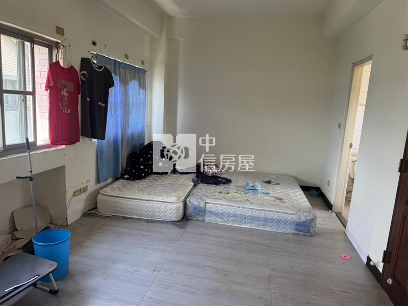 北梅角間震後屋房屋室內格局與周邊環境