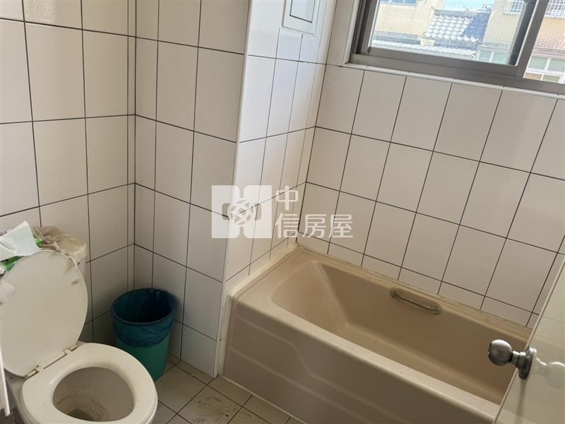 北梅角間震後屋房屋室內格局與周邊環境