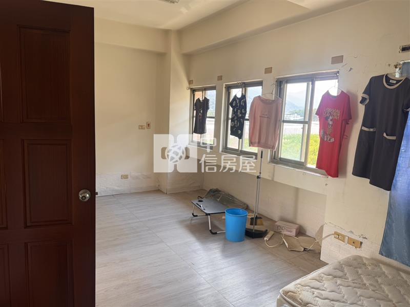 北梅角間震後屋房屋室內格局與周邊環境