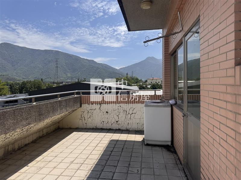 北梅角間震後屋房屋室內格局與周邊環境