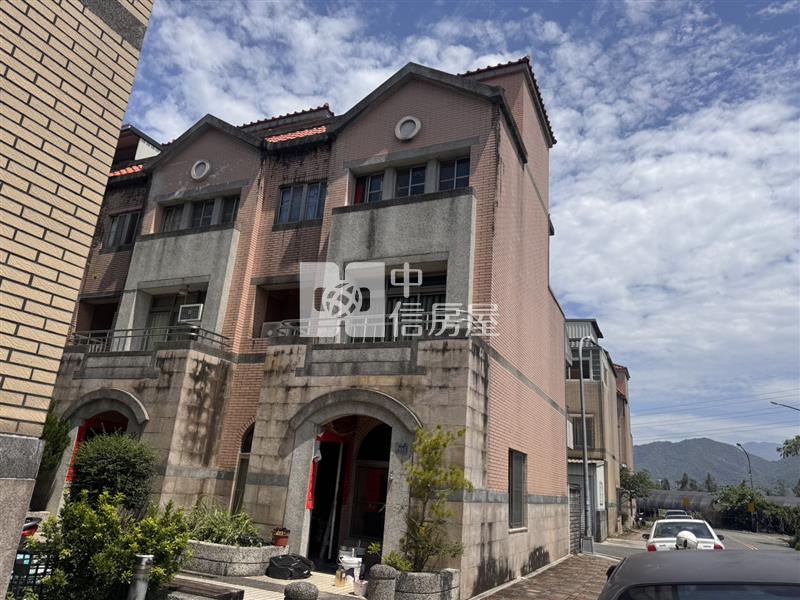 北梅角間震後屋房屋室內格局與周邊環境