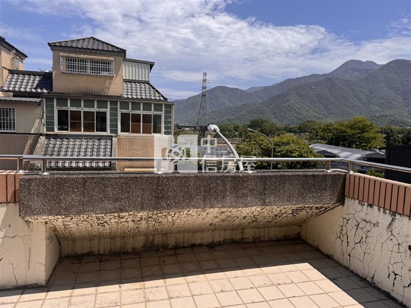 北梅角間震後屋房屋室內格局與周邊環境