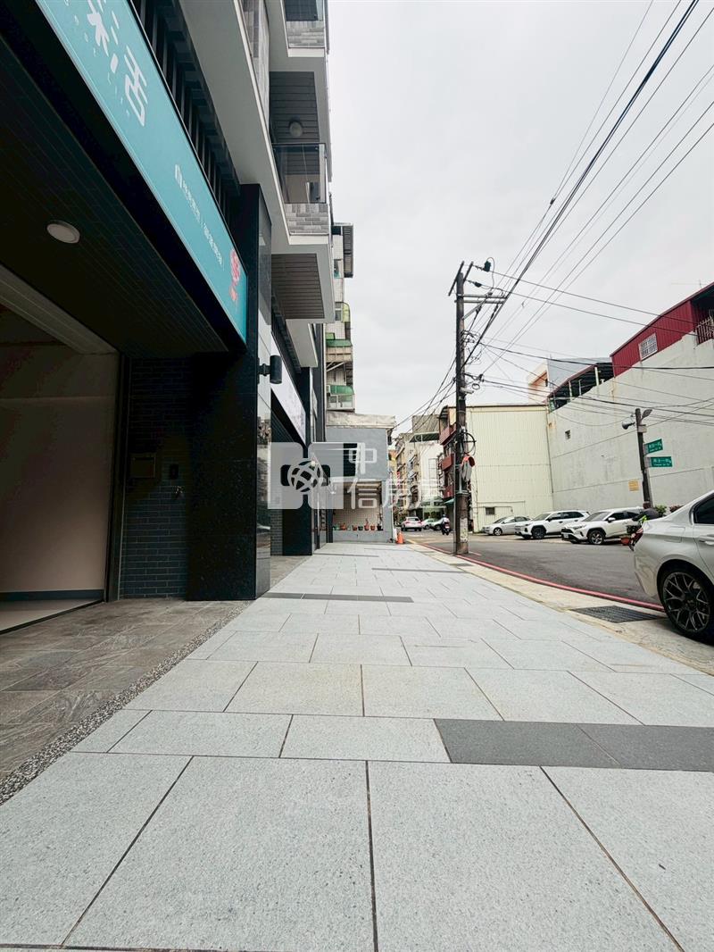 中壢後站挑高金店面房屋室內格局與周邊環境