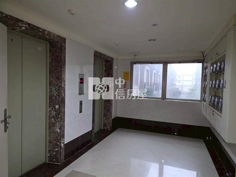 四維商圈正2房車位房屋室內格局與周邊環境