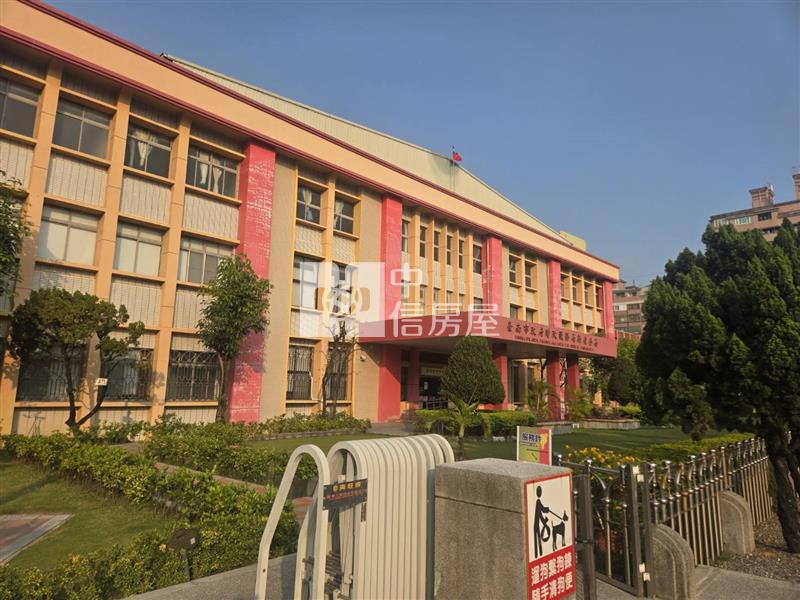 新化國稅局旁雙面臨路面寬20米重劃建地房屋室內格局與周邊環境