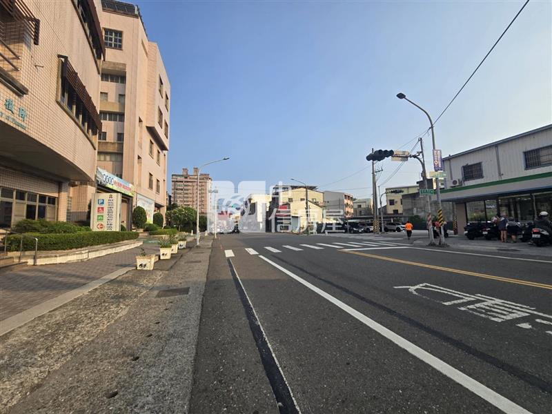 新化國稅局旁雙面臨路面寬20米重劃建地房屋室內格局與周邊環境