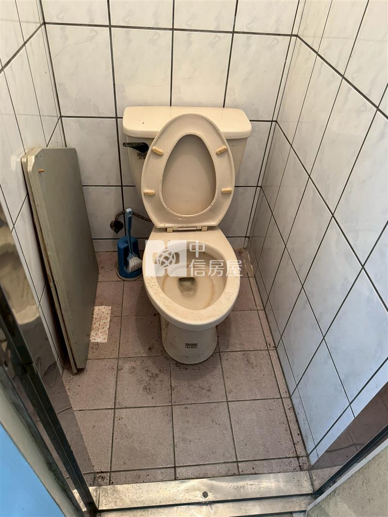 中山南路透天分租套房房屋室內格局與周邊環境