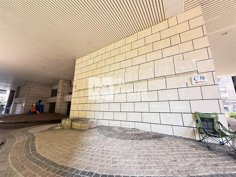 大有商圈全新裝潢3房車房屋室內格局與周邊環境