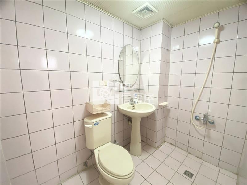 永正天下三房車位房屋室內格局與周邊環境